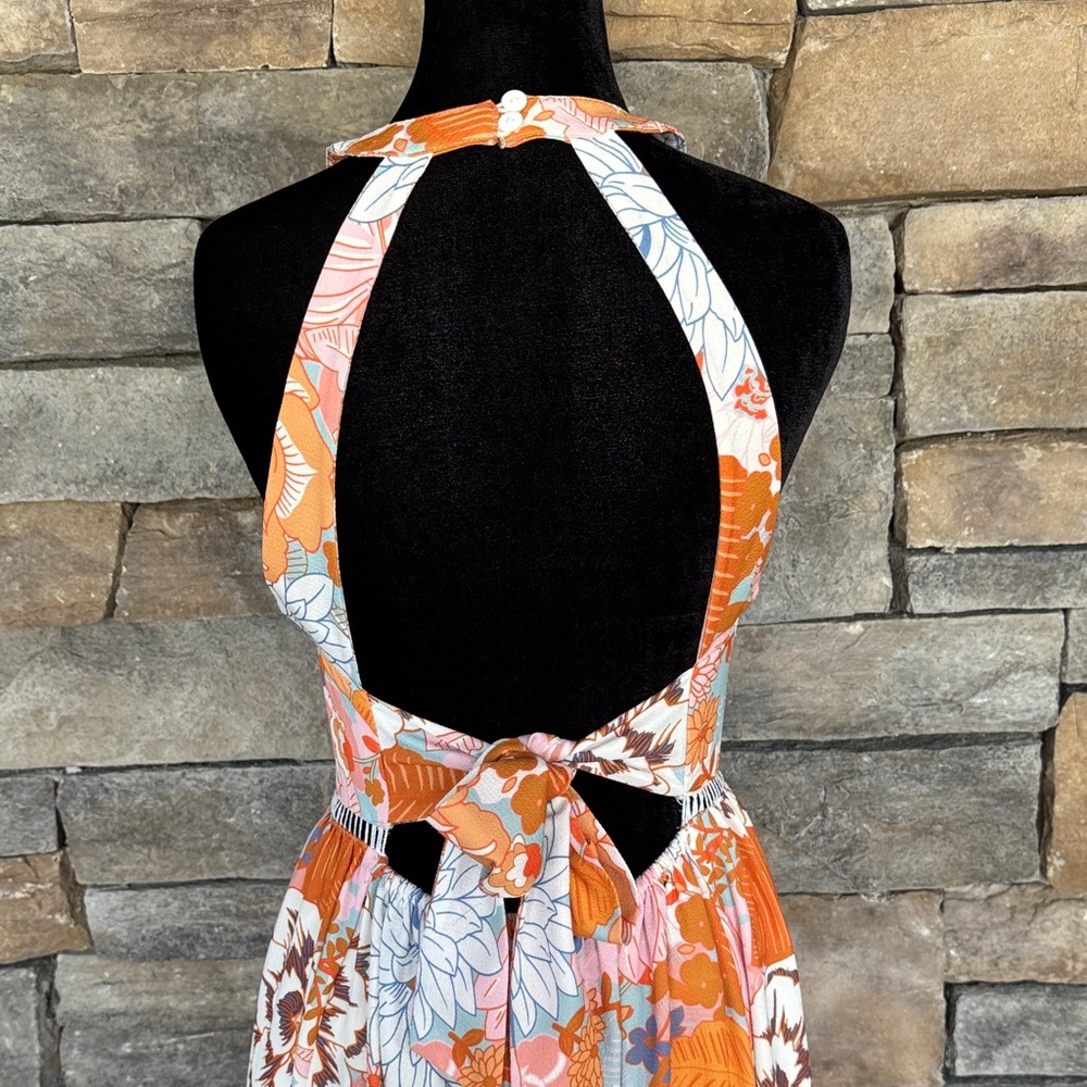 Zesica Halter Neck Beach Maxi - Picture 7 of 9